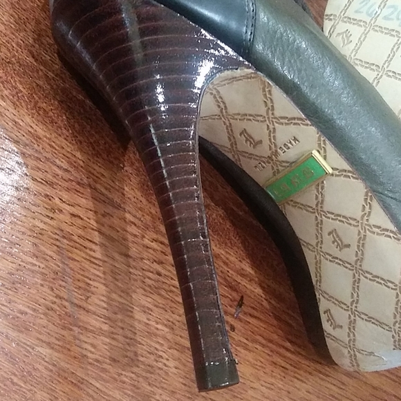 L.A.M.B platform green lace up heels - Picture 9 of 13